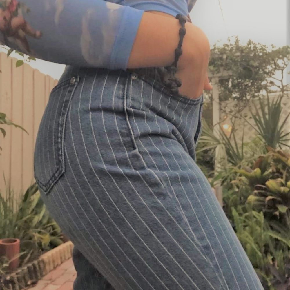 BLUE STRIPED TURN UP MOM JEANS - Picture 2 of 5